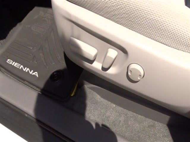 2017 Toyota Sienna LE